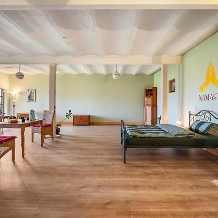 Apartamento Studiowohnung To Huus *